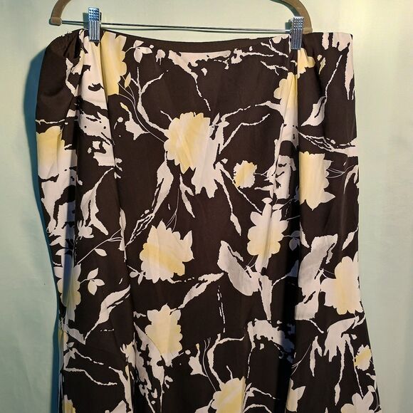 Women’s Black Floral A-Line Skirt Yellow White Flower Print Midi - Picture 2 of 4
